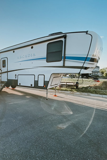 Exterior of a Keystone Arcadia for sale on RVUSA