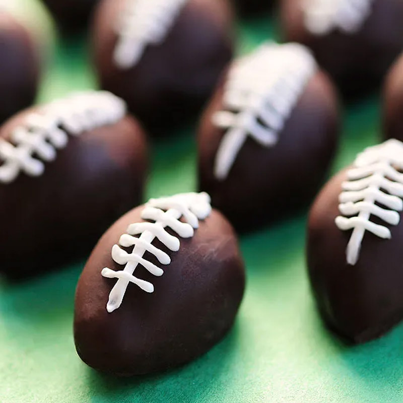 These adorable chocolate peanut butter footballs are perfect for tailgating!
