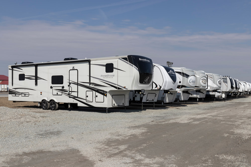A row of RVs at a dealership demonstrating improvement in the supply chain, one of the biggest things we learned from the 2022 Hershey RV Show